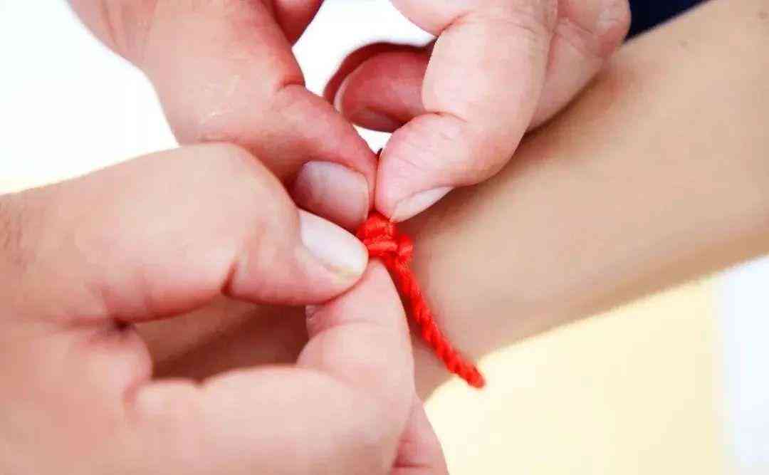 紅瑪瑙手鏈(紅瑪瑙手鏈的功效與作用佩戴禁忌)插圖1