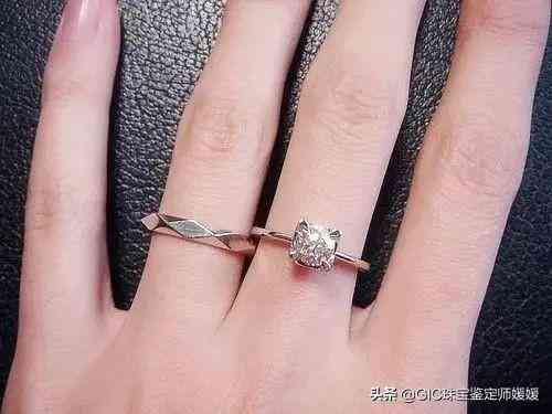 帶2個戒指的講究(一只手戴2個戒指怎么戴好看)插圖3