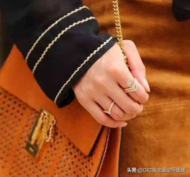 帶2個戒指的講究(一只手戴2個戒指怎么戴好看)插圖5