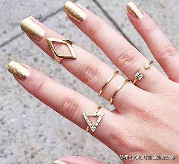 帶2個戒指的講究(一只手戴2個戒指怎么戴好看)插圖11