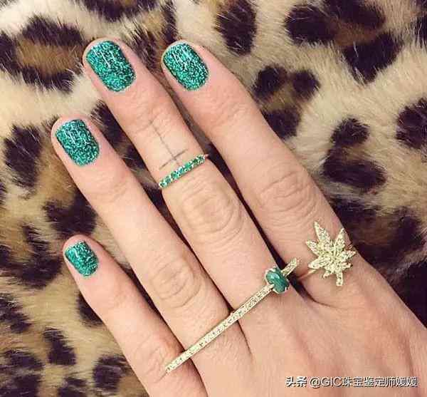 帶2個戒指的講究(一只手戴2個戒指怎么戴好看)插圖12