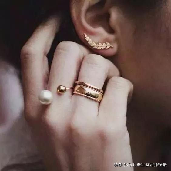 帶2個戒指的講究(一只手戴2個戒指怎么戴好看)插圖17