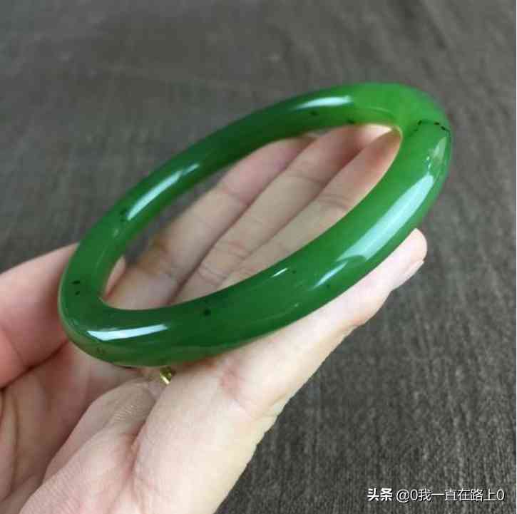 貴妃鐲和圓鐲的尺寸區(qū)別(貴妃鐲子和圓鐲區(qū)別)插圖1