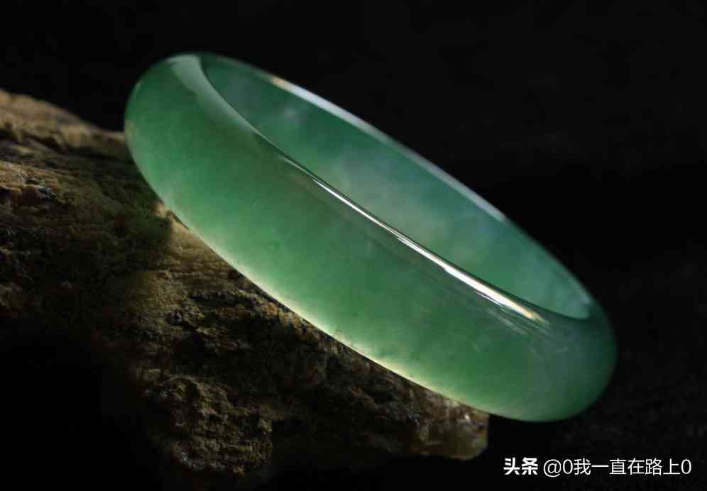 貴妃鐲和圓鐲的尺寸區(qū)別(貴妃鐲子和圓鐲區(qū)別)插圖3