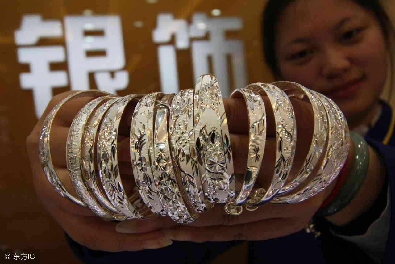 金子養(yǎng)人還是銀子養(yǎng)人(女人銀鐲子的正確戴法)插圖3