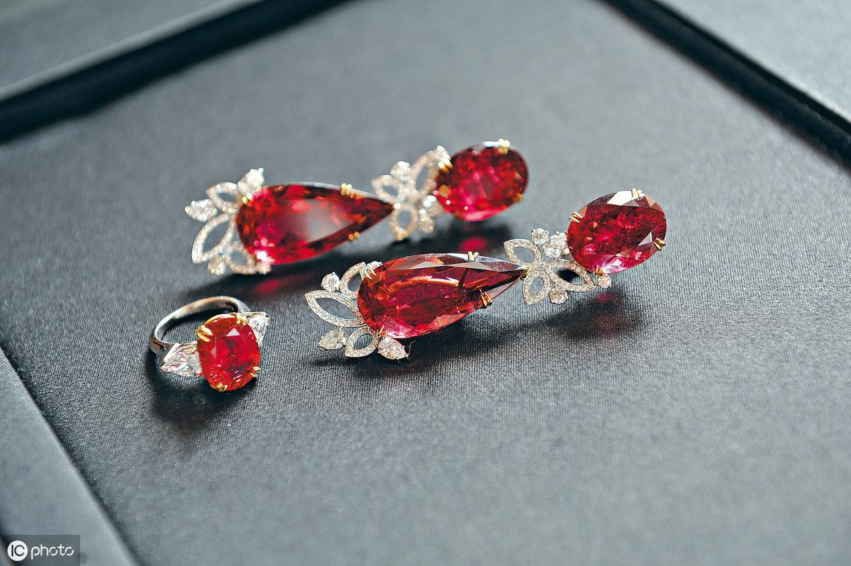 碧璽的寓意和象征(藍(lán)色碧璽的寓意和象征)插圖1