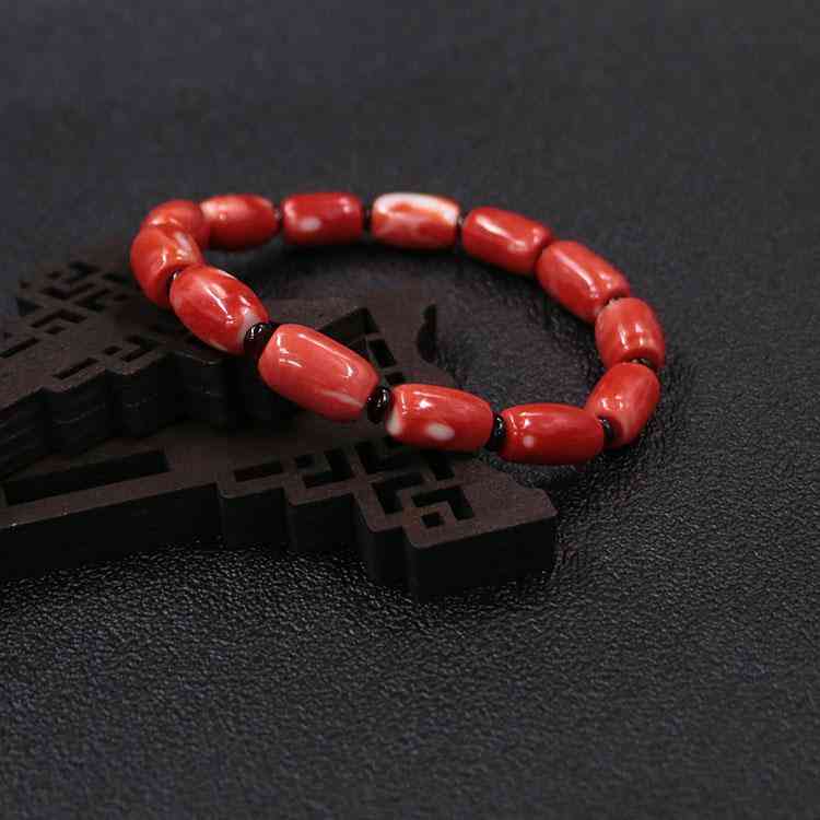 紅珊瑚手鏈對(duì)身體有什么好處(紅珊瑚真品放在水里會(huì)怎樣)