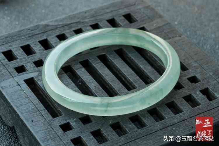 貴妃手鐲和圓鐲哪種好(貴妃鐲和圓鐲哪個舒服)插圖2