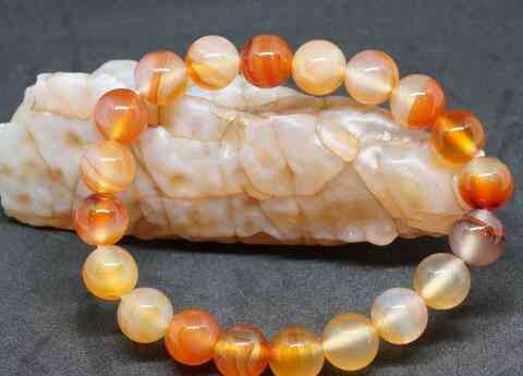 玉髓的價(jià)格(玉髓手鐲一般在什么價(jià)位)