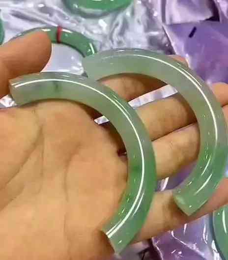 玉鐲斷了怎么處理吉利(玉鐲子斷了有什么寓意)插圖1