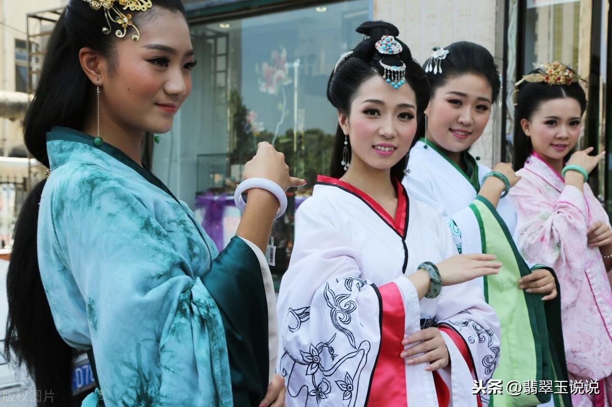 翡翠手鐲戴左手還是右手(玉手鐲戴左手好還是右手好)插圖5