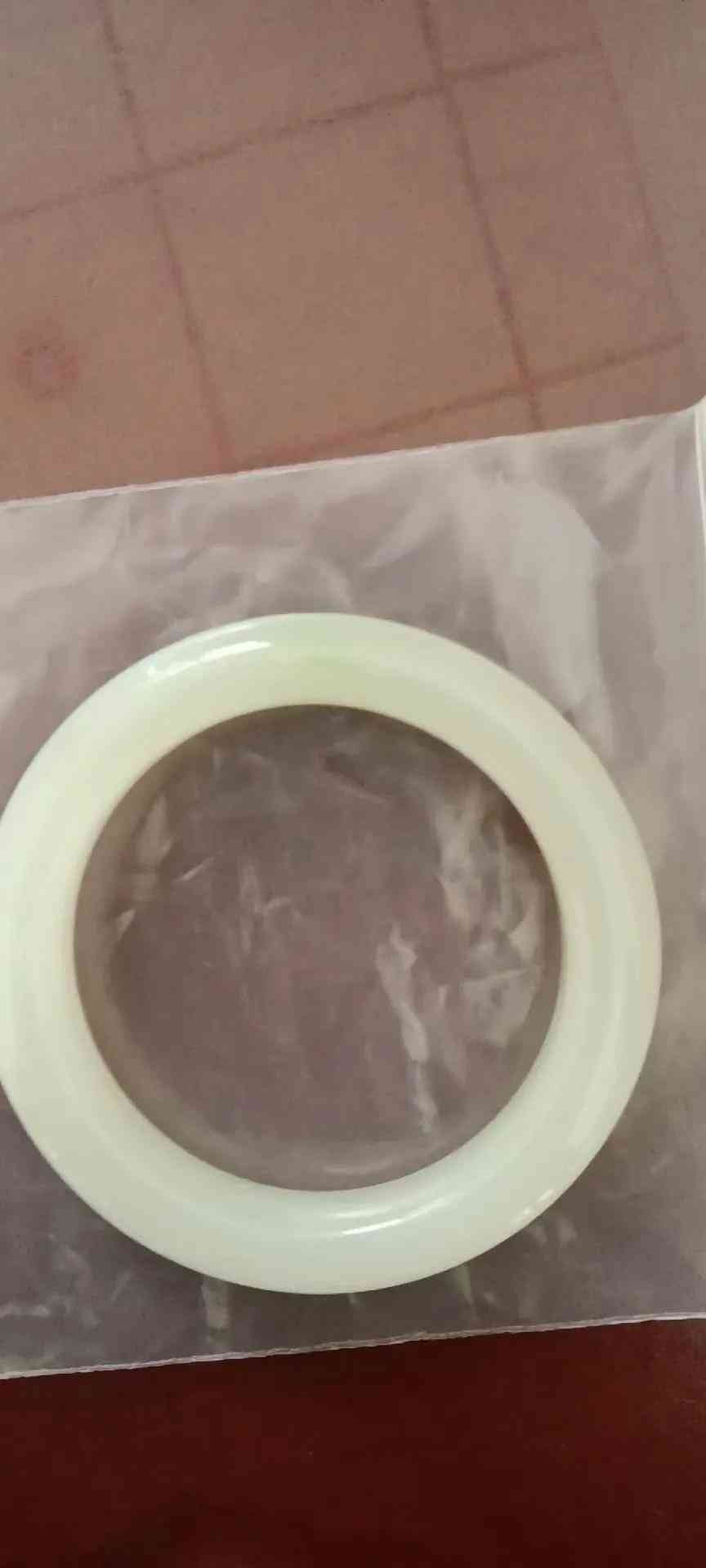 昆侖玉手鐲的價格大概是多少(昆侖玉手鐲有收藏價值嗎)