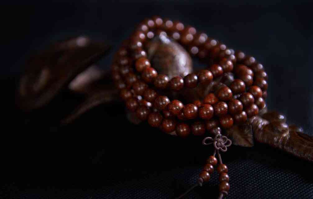 女人戴檀木手串禁忌(女人戴小葉紫檀手串的好處)插圖1