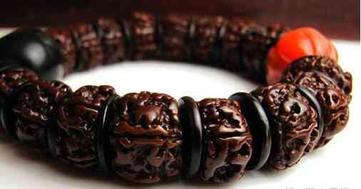 女人戴檀木手串禁忌(女人戴小葉紫檀手串的好處)插圖2