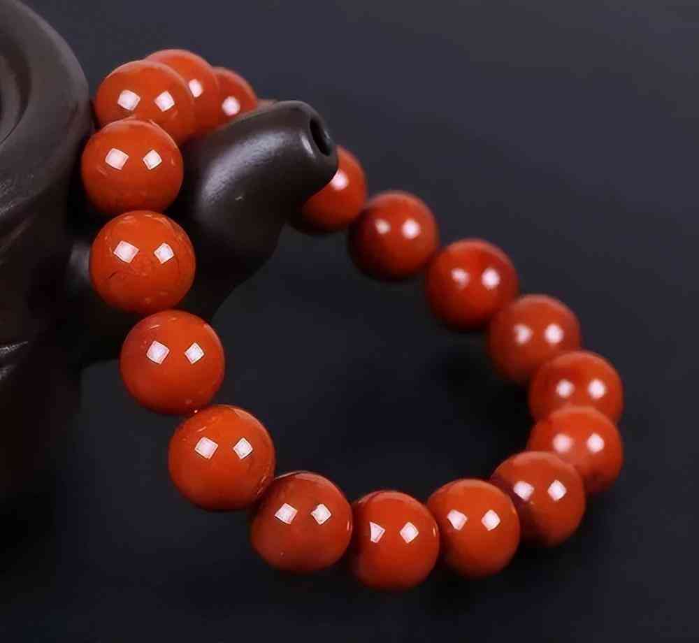 南紅瑪瑙手串的價(jià)格(女人為什么不能戴南紅)插圖1