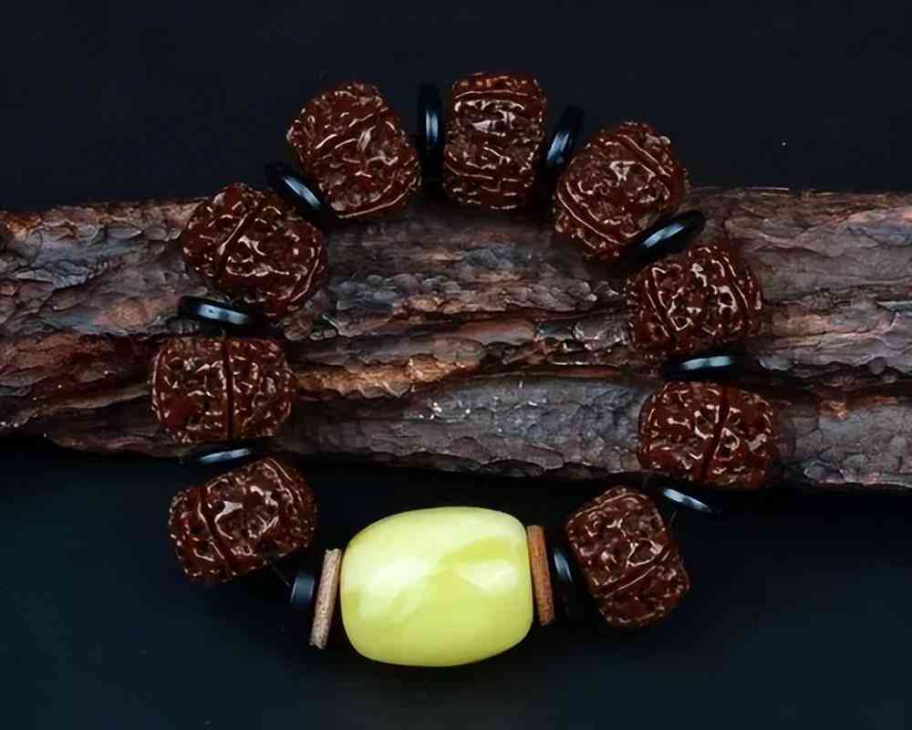 南紅瑪瑙手串的價(jià)格(女人為什么不能戴南紅)插圖2