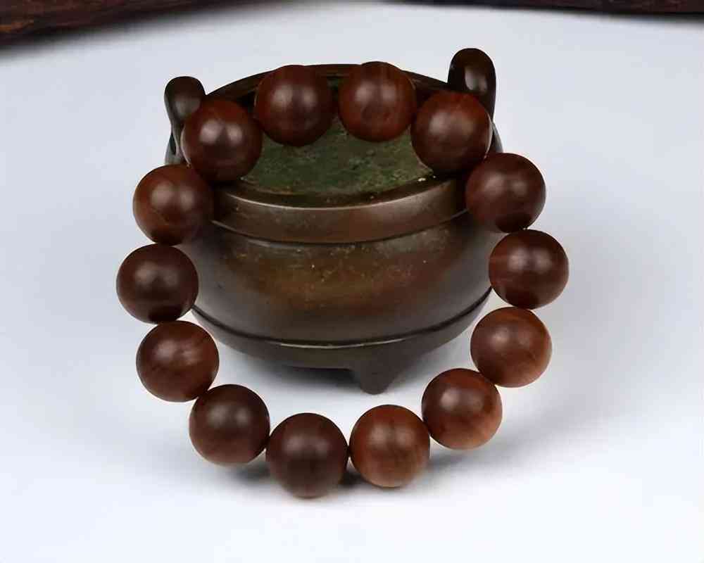 南紅瑪瑙手串的價(jià)格(女人為什么不能戴南紅)插圖4