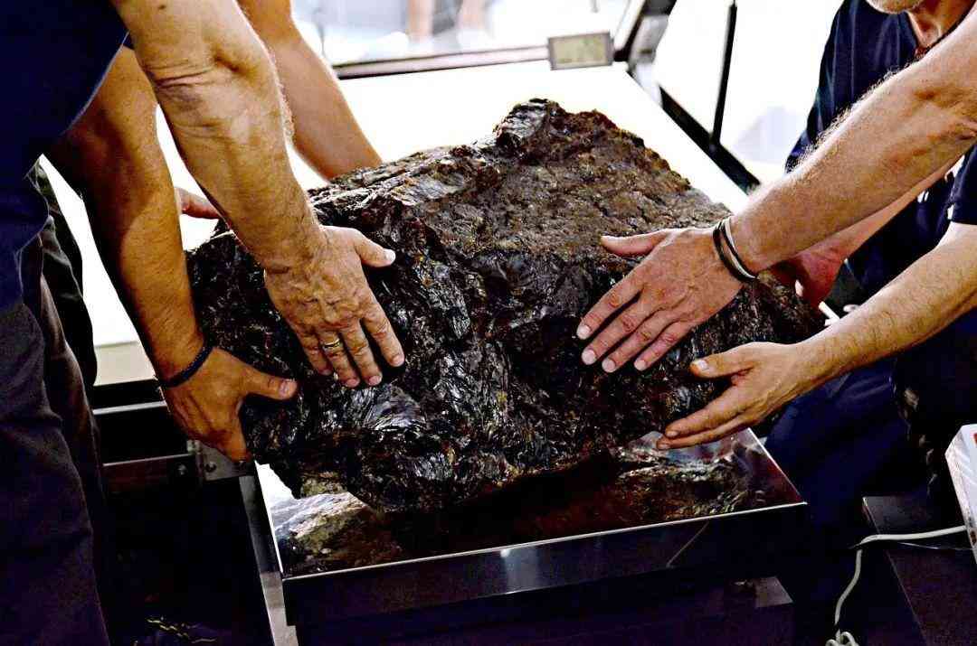 琥珀原石值錢嗎(琥珀原石有收藏價值嗎)