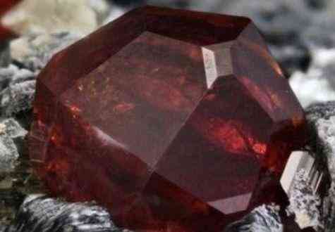 鉆石原石多少錢一克(鉆石原石多少錢一公斤)插圖4