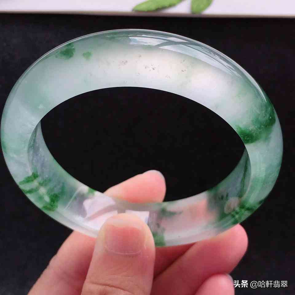 高冰和冰種翡翠的區(qū)別(高冰種翡翠現(xiàn)在什么價(jià)位)插圖7