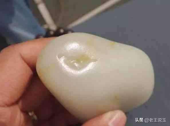 羊脂玉和羊脂白玉有區(qū)別嗎(羊脂玉和羊脂白是一樣的嗎)插圖4