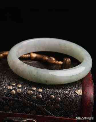 一般翡翠手鐲價(jià)格(翡翠手鐲價(jià)格及圖片)插圖2