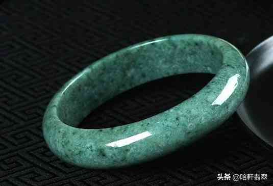 一般翡翠手鐲價(jià)格(翡翠手鐲價(jià)格及圖片)插圖4