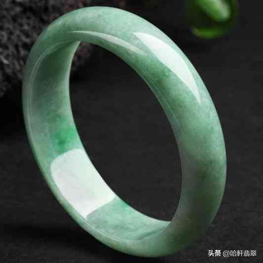 一般翡翠手鐲價(jià)格(翡翠手鐲價(jià)格及圖片)插圖6
