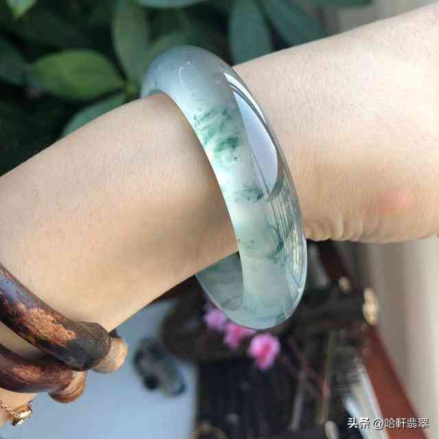 一般翡翠手鐲價(jià)格(翡翠手鐲價(jià)格及圖片)插圖8