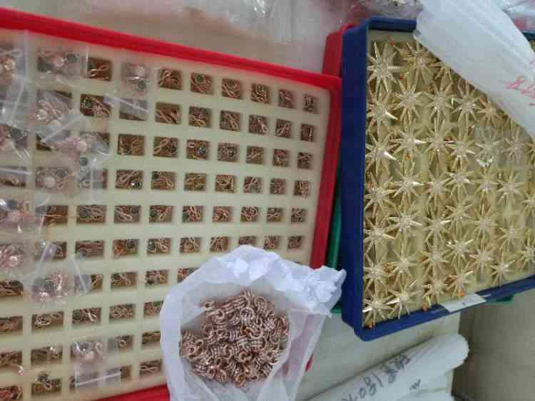 施華洛世奇項(xiàng)鏈真假(施華洛世奇天鵝項(xiàng)鏈價(jià)錢)插圖2