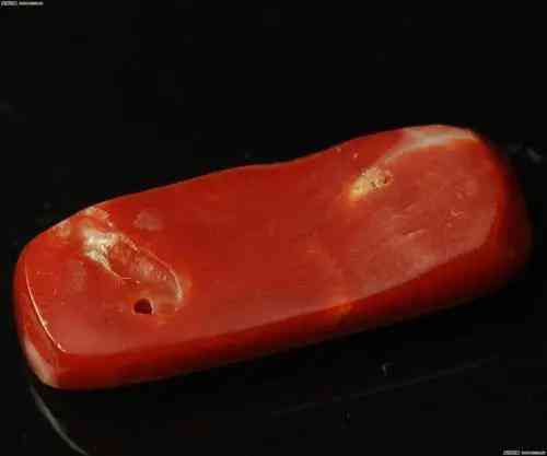 南紅與血珀哪個(gè)檔次高(南紅瑪瑙和血珀哪個(gè)好)