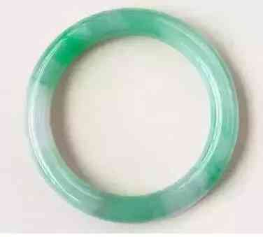 女士手鐲尺寸一般多少(110斤女生戴多大手鐲)