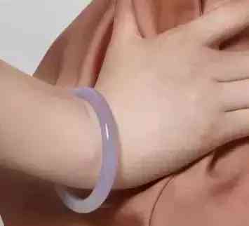 女士手鐲尺寸一般多少(110斤女生戴多大手鐲)插圖3