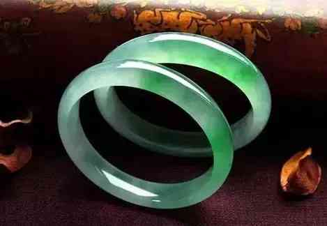 女士手鐲尺寸一般多少(110斤女生戴多大手鐲)插圖8