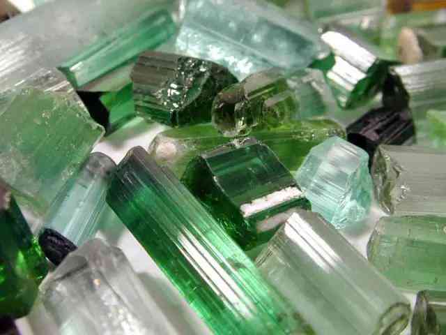 彩螢石的功效與作用(彩螢石的功效與作用圖片)插圖13