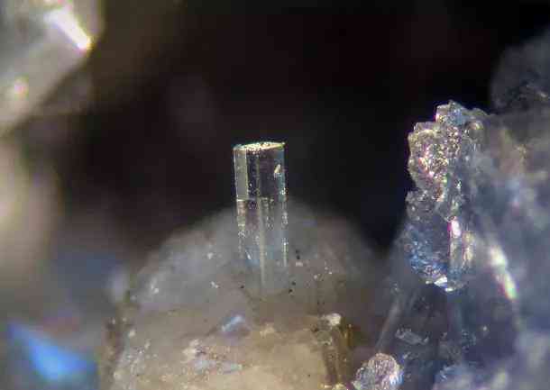 彩螢石的功效與作用(彩螢石的功效與作用圖片)插圖20