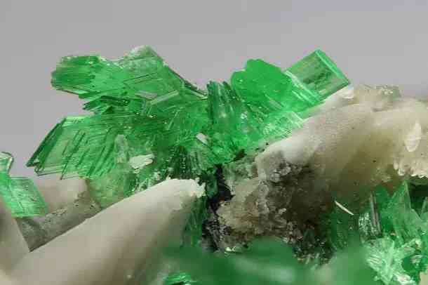 彩螢石的功效與作用(彩螢石的功效與作用圖片)插圖26