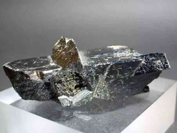 彩螢石的功效與作用(彩螢石的功效與作用圖片)插圖27