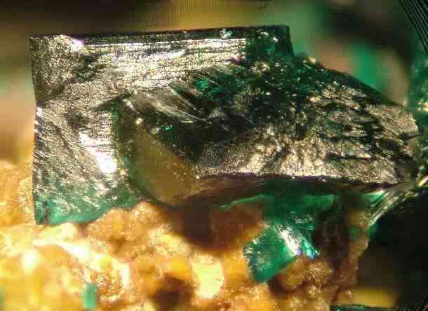 彩螢石的功效與作用(彩螢石的功效與作用圖片)插圖29