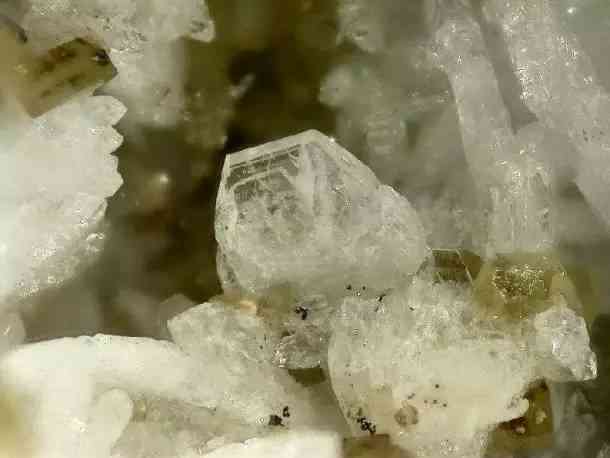 彩螢石的功效與作用(彩螢石的功效與作用圖片)插圖37