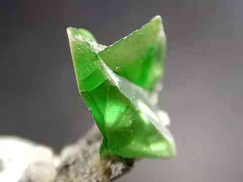 彩螢石的功效與作用(彩螢石的功效與作用圖片)插圖163