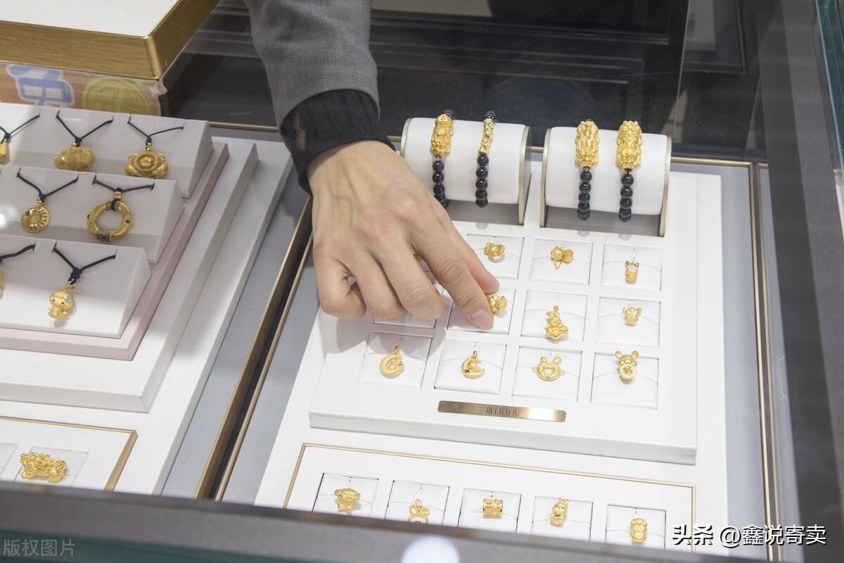 銀項(xiàng)鏈回收多少錢一克(銀項(xiàng)鏈變黑怎么清洗)插圖2