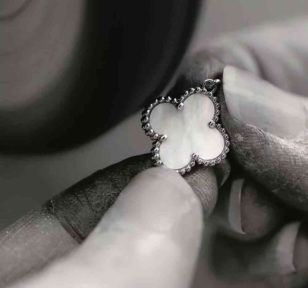 奢侈品項鏈十大品牌(寶格麗項鏈最經(jīng)典的款式)插圖1