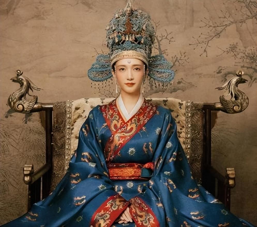 白色珍珠項(xiàng)鏈多少錢(白色珍珠項(xiàng)鏈戴久了會(huì)變色嗎)