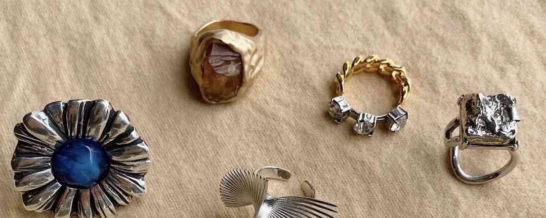 銀s925項(xiàng)鏈?zhǔn)鞘裁匆馑?銀色項(xiàng)鏈s925啥意思)