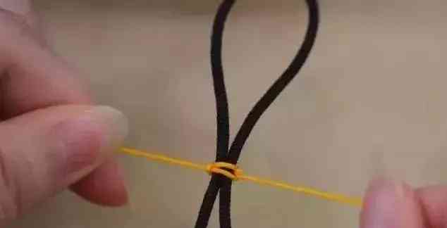 手串線繩怎樣打結(jié)(手串收尾打死扣圖解)插圖8