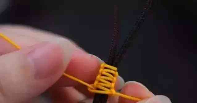 手串線繩怎樣打結(jié)(手串收尾打死扣圖解)插圖12