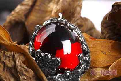 石榴石和什么屬相犯沖(石榴石佩戴9大禁忌)