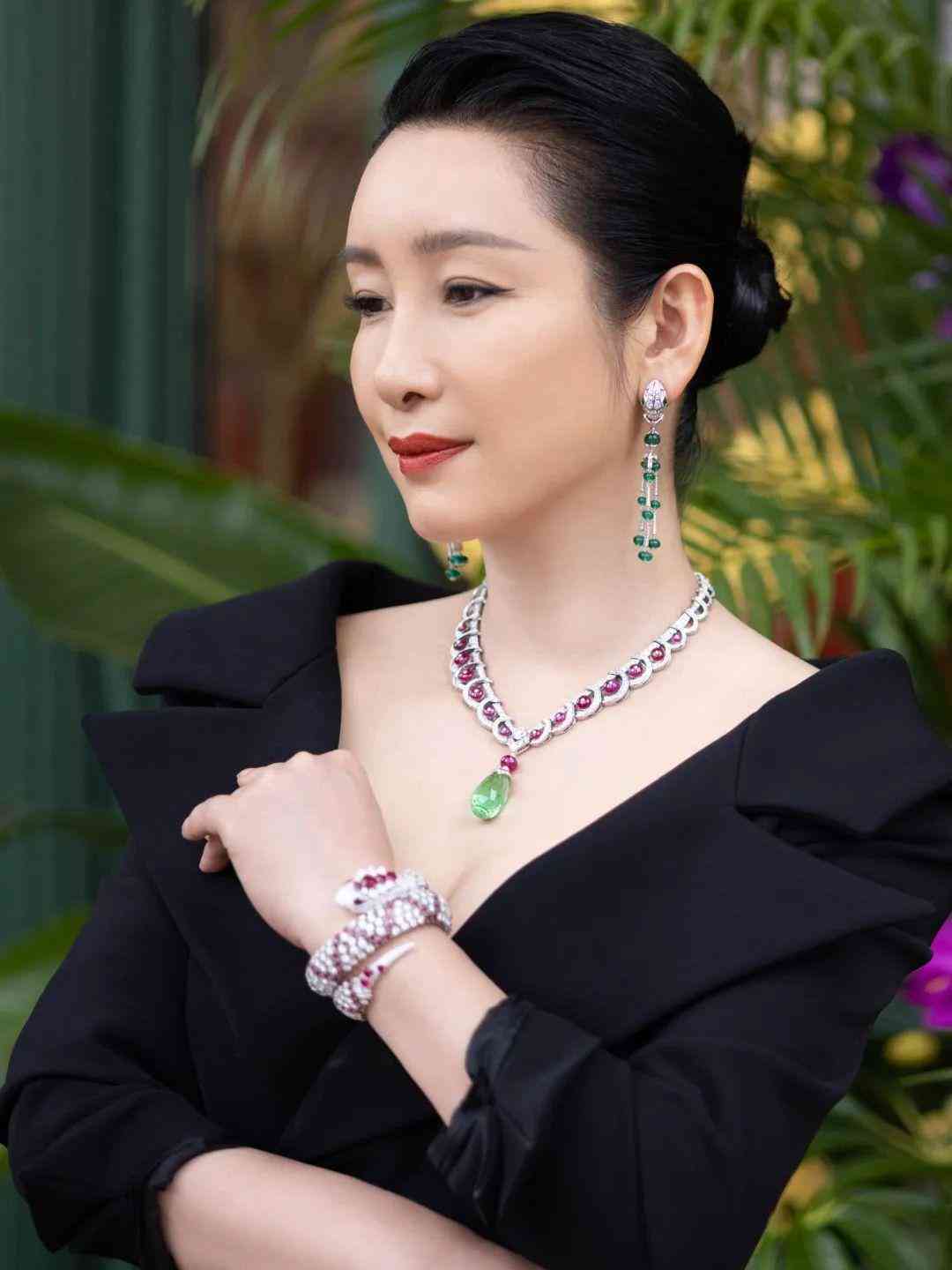 寶格麗戒指什么材質(zhì)(寶格麗戒指貴不貴)插圖35