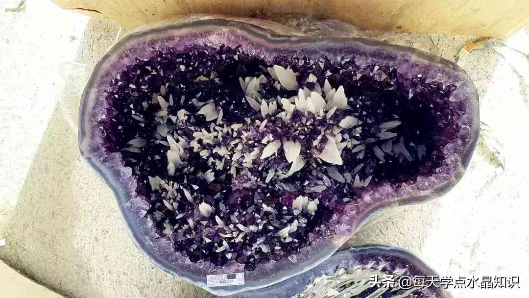 烏拉圭紫水晶的等級(烏拉圭紫水晶價格!為什么那么貴!)插圖5